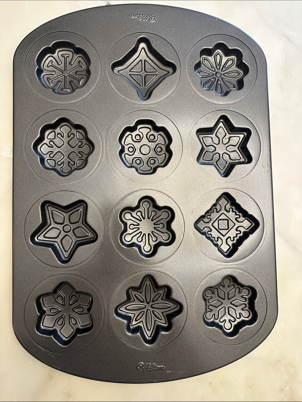 Wilton Snowflake Winter Christmas Baking Pan